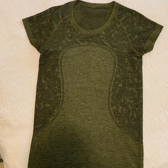 lululemon athletica Tops - Lululemon Swiftly Speed Short Sleeve Shirt lululemon athletica Tops - Lululemon Swiftly Speed Short Sleeve Shirt